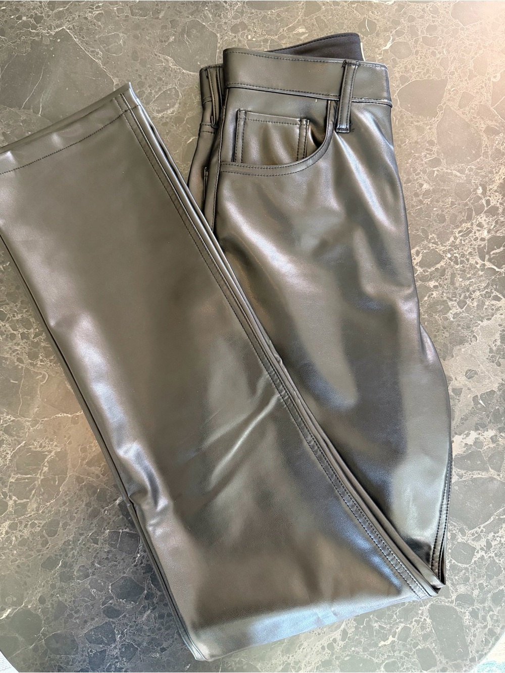 Abercrombie & Fitch The 90s Ultra High Rise Vegan Leather Pant
